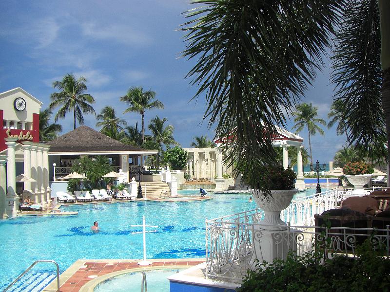 CIMG0003.JPG - The Manor Pool