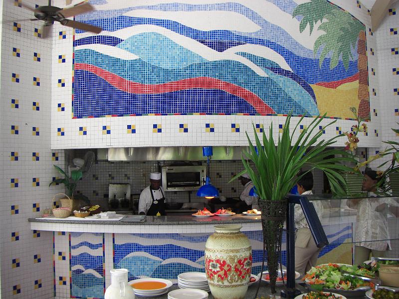 CIMG0007.JPG - The Royal Grill. Hamburgers, nachos and salad bar for lunch