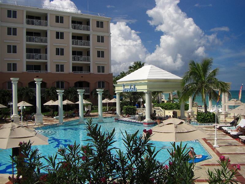 CIMG0012.JPG - The WIndosr pool bar