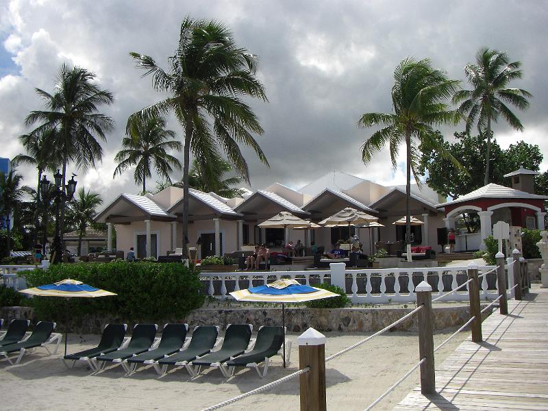 CIMG0027.JPG - Looking back at the Royal Lounge