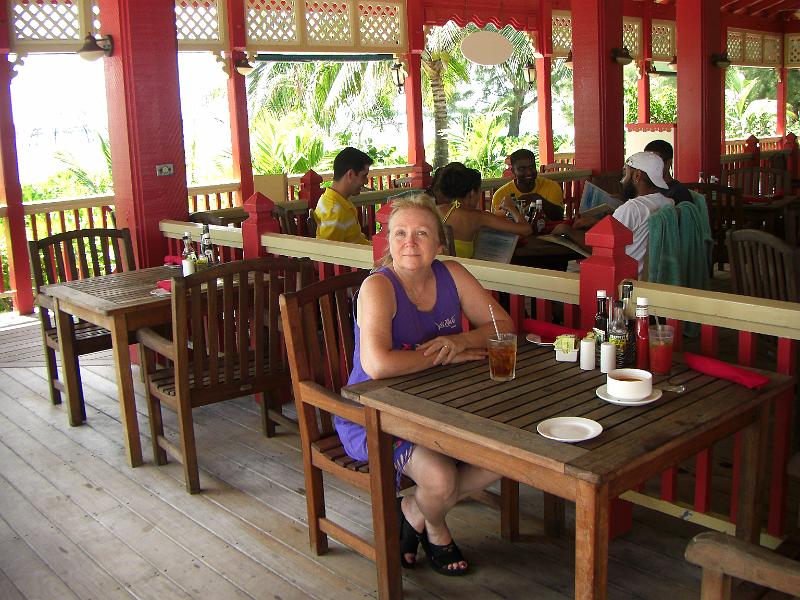CIMG0037.JPG - Getting ready for lunch at Goombah's on the island