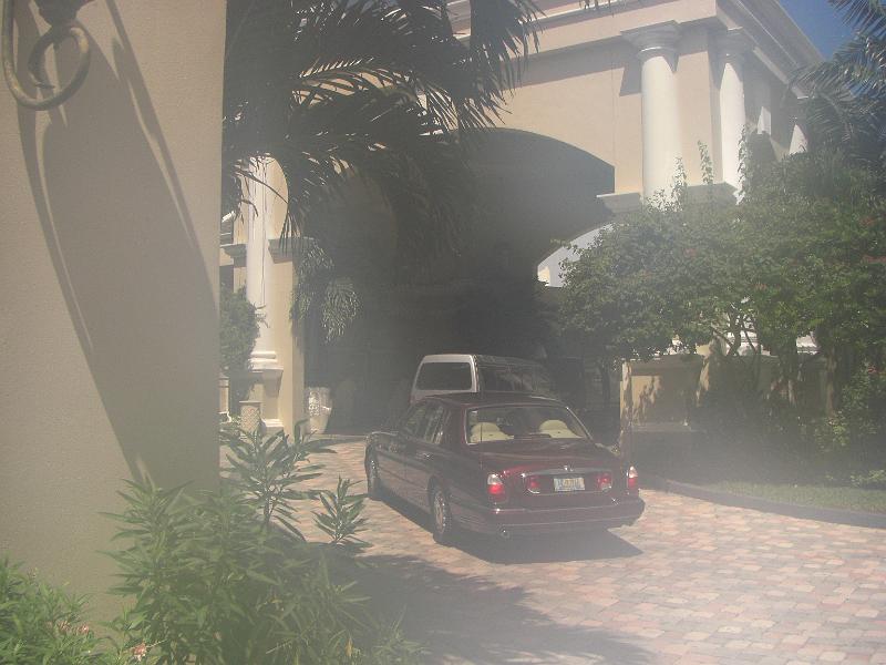 CIMG0038.JPG - Private limo for the butler suites