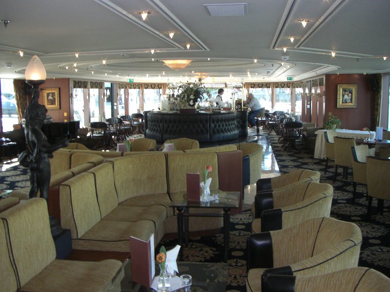 CIMG0099.JPG - The lounge area on the Swiss Jewel