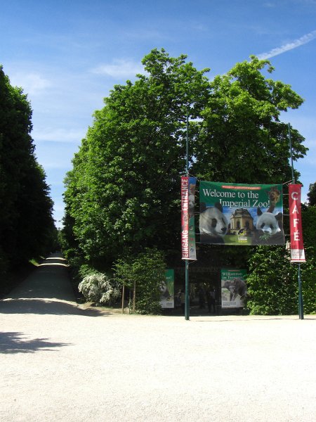 CIMG0207.JPG - The entrance to the Zoo on the palace grounds.