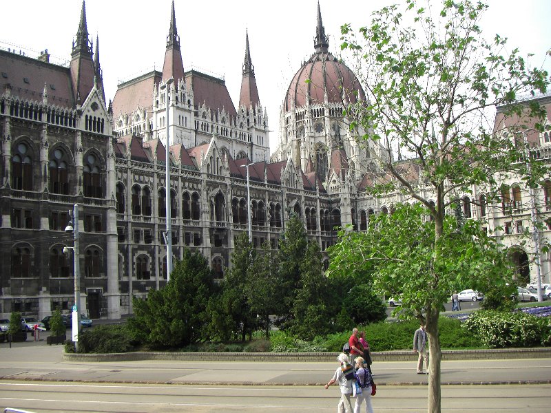 CIMG0316.JPG - Closeup of the Parliament Building