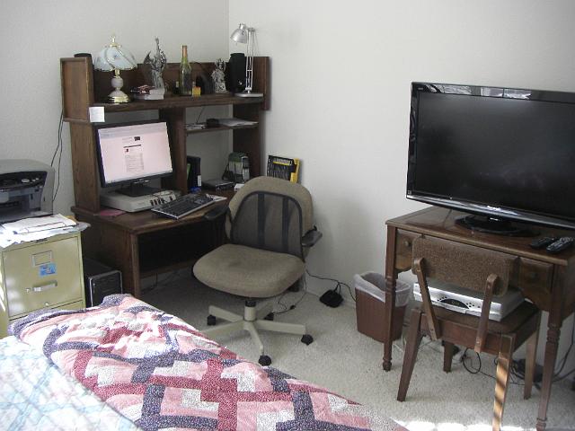 CIMG0172.JPG - 2nd bedroom looking at my PC Workstation